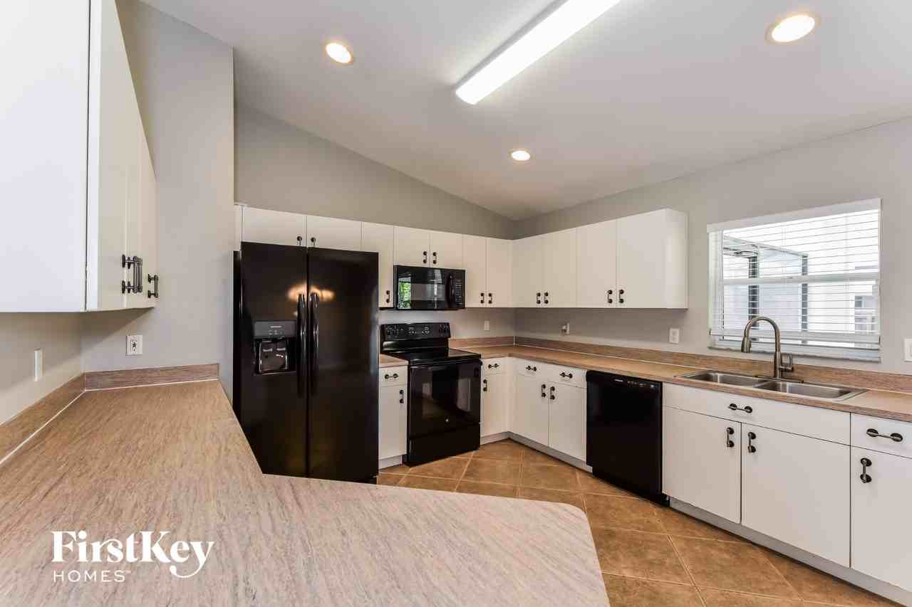 3736 Sw Santa Barbara Pl - Photo 5 of 15