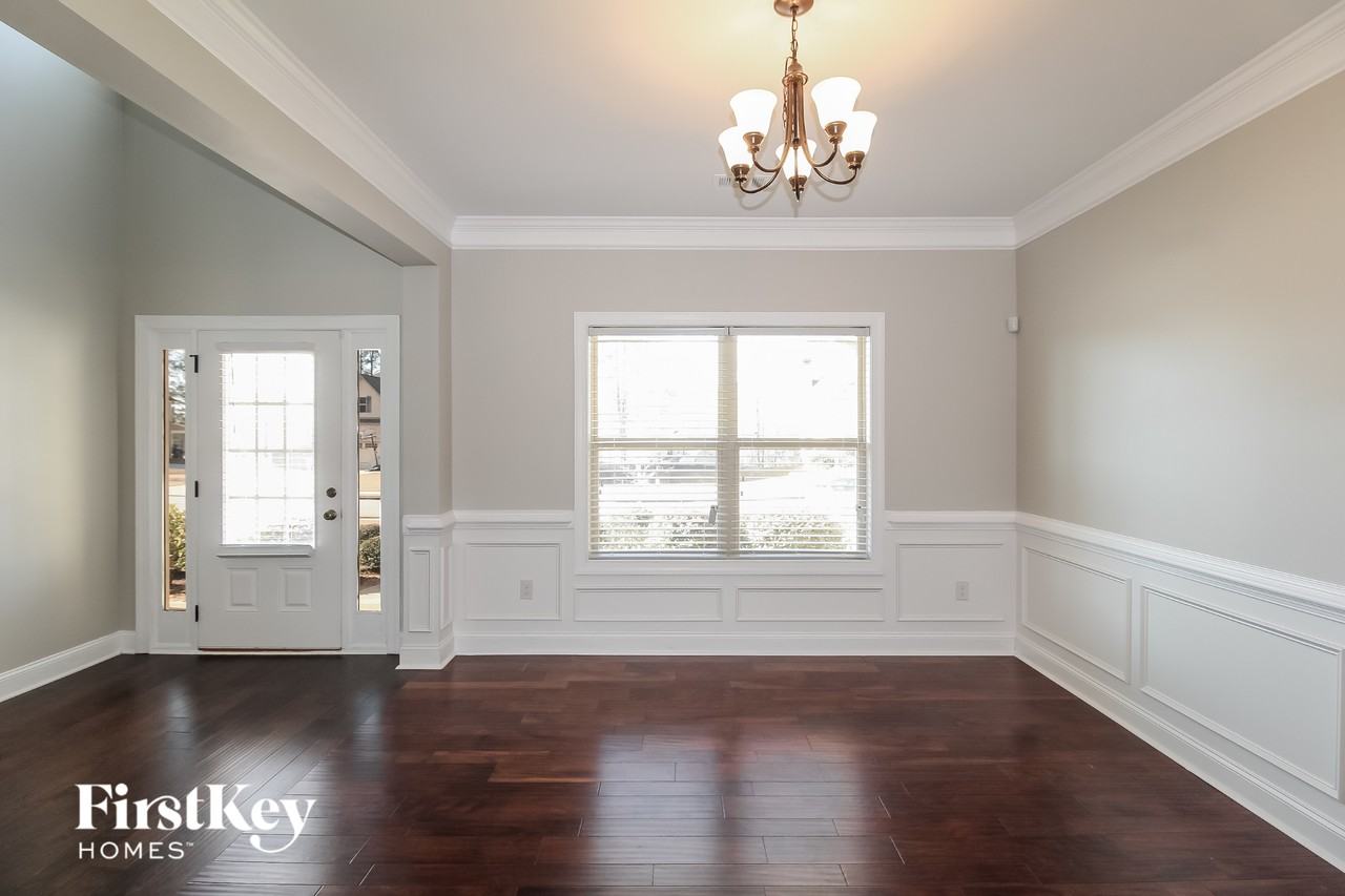 1810 Cedar Oaks Ln - Photo 5 of 15