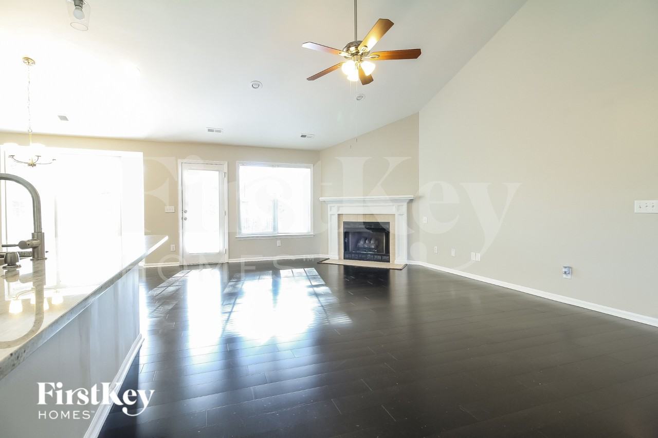 3904 Melco Ct - Photo 3 of 15