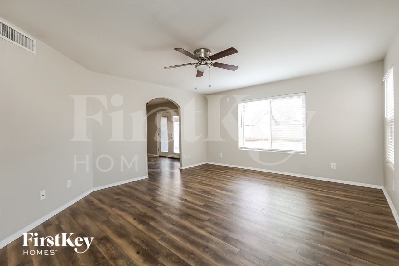 7547 W Comet Ave - Photo 3 of 16