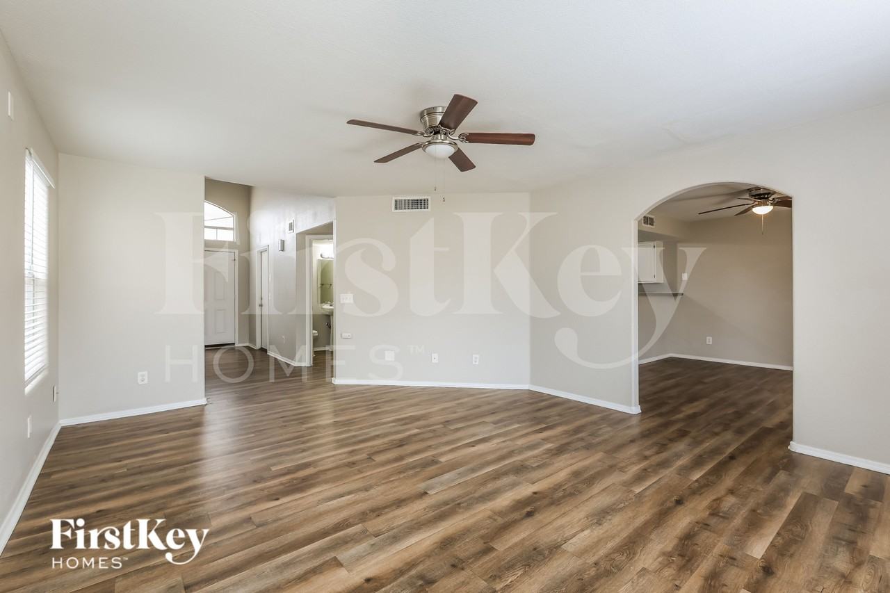 7547 W Comet Ave - Photo 4 of 16