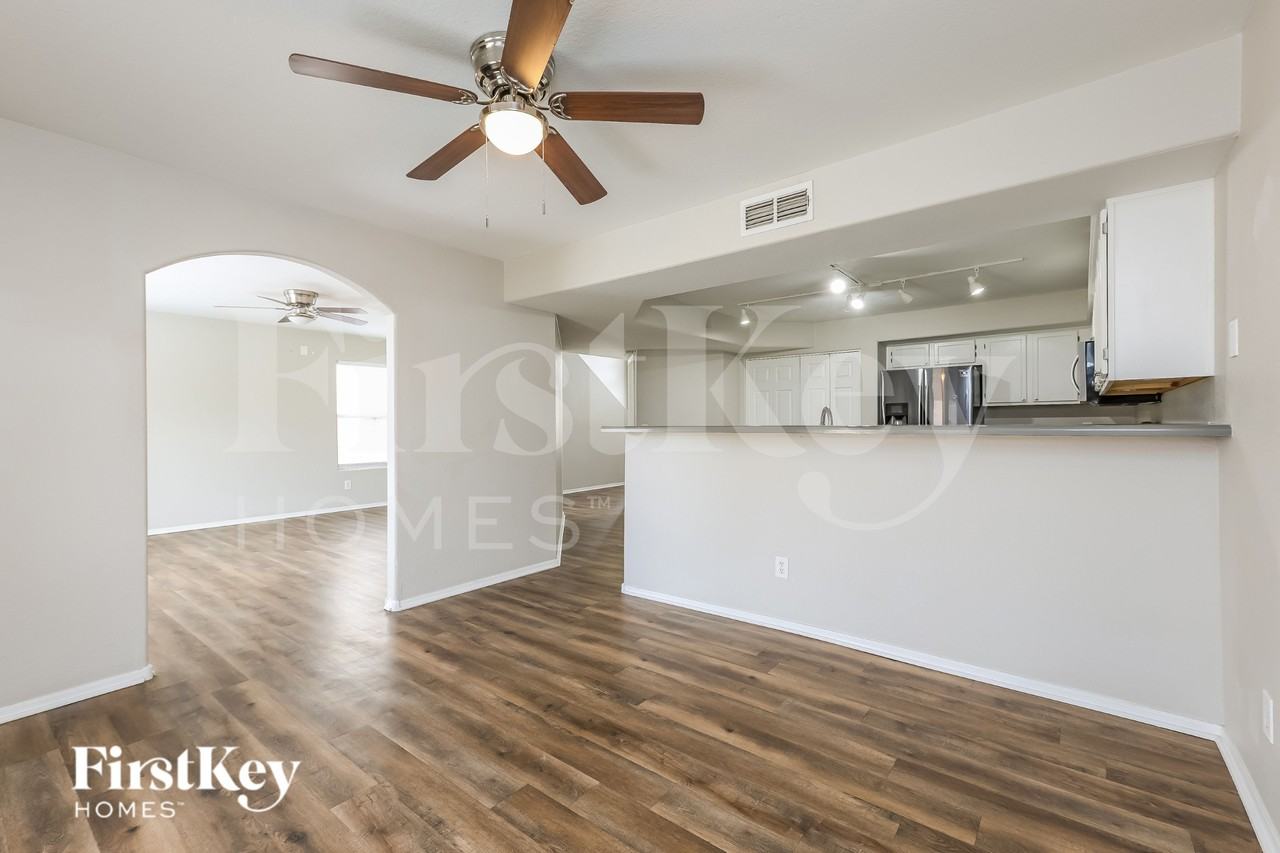 7547 W Comet Ave - Photo 5 of 16