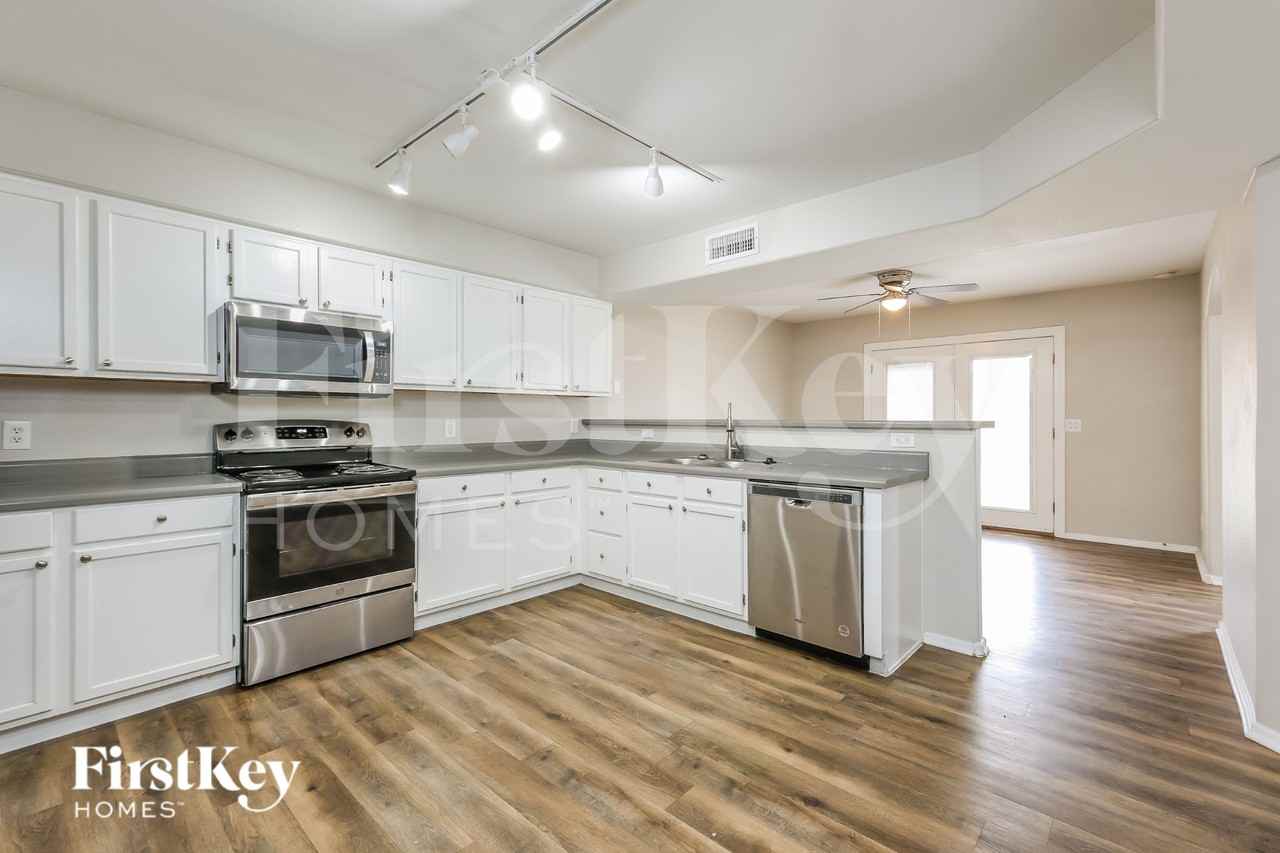 7547 W Comet Ave - Photo 7 of 16