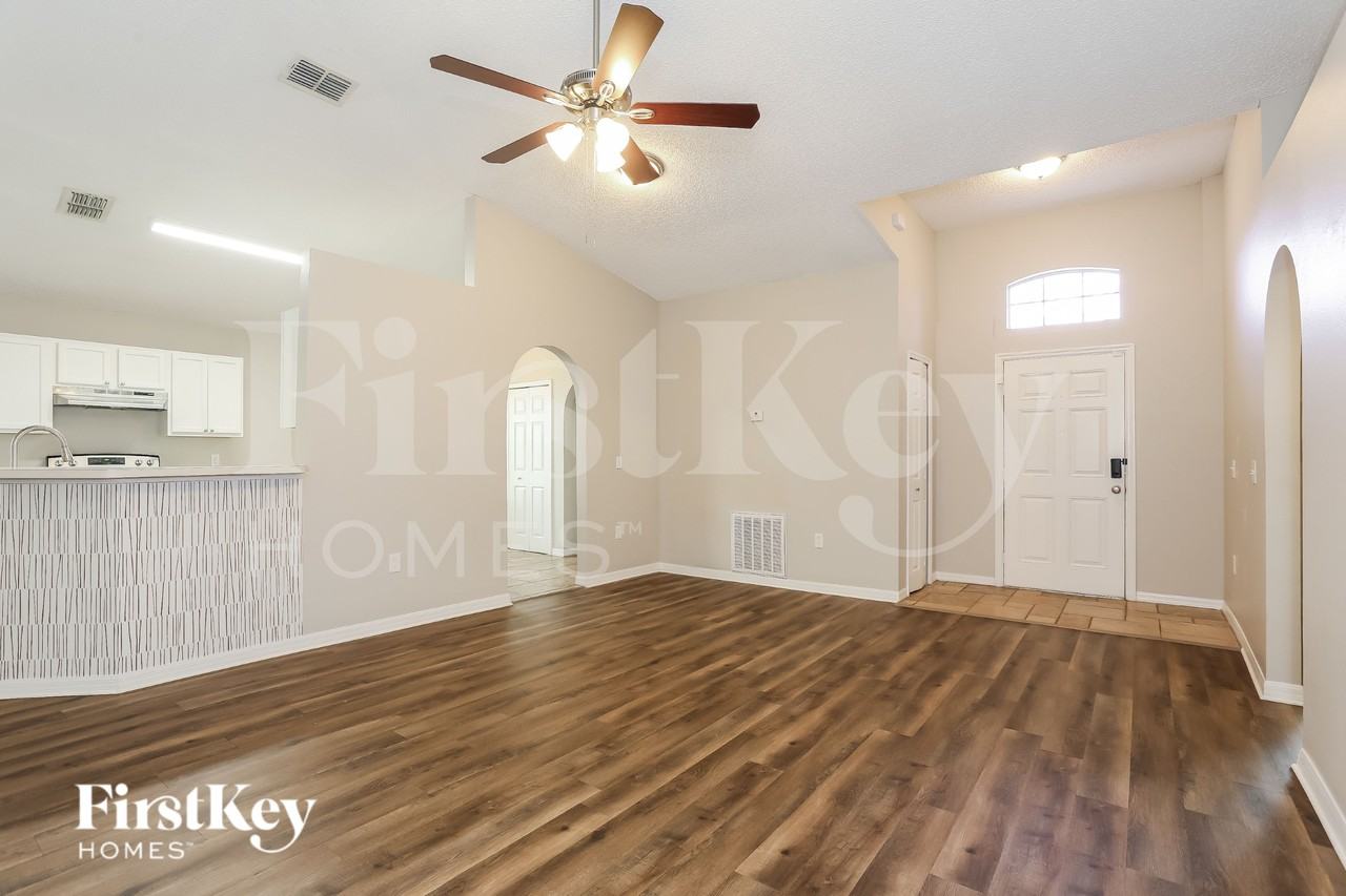 8113 Misty Meadows Ct N - Photo 3 of 16