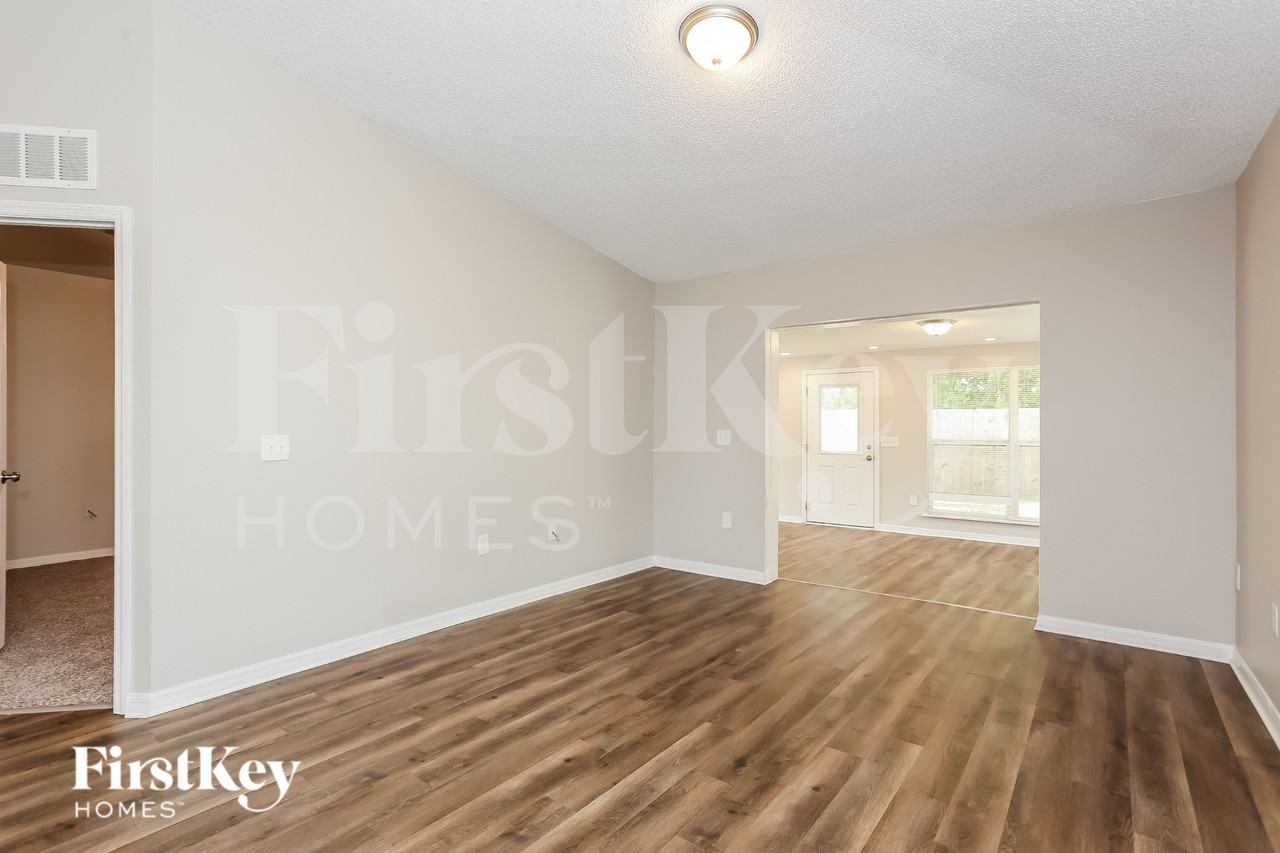 8113 Misty Meadows Ct N - Photo 4 of 16