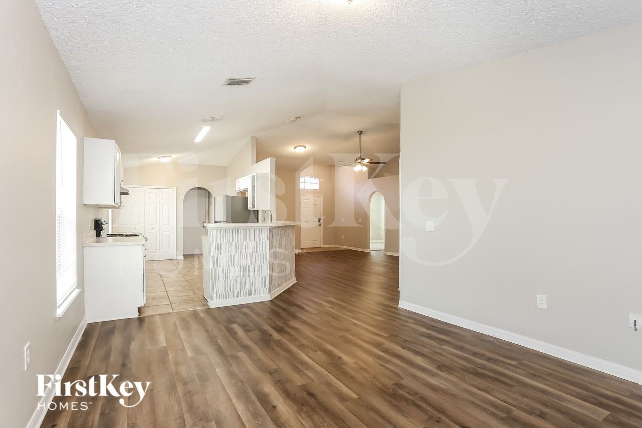 8113 Misty Meadows Ct N - Photo 5 of 16