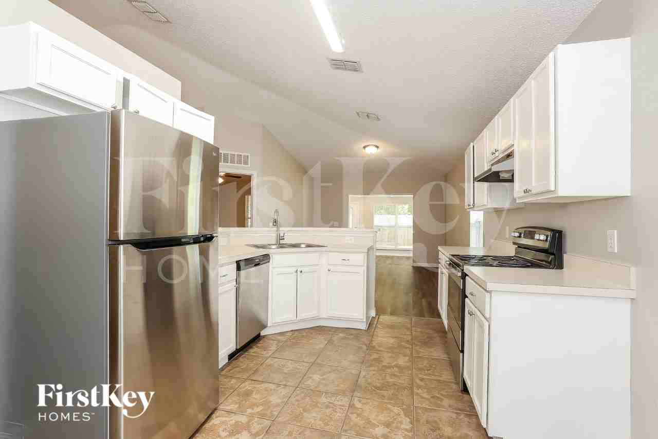 8113 Misty Meadows Ct N - Photo 6 of 16