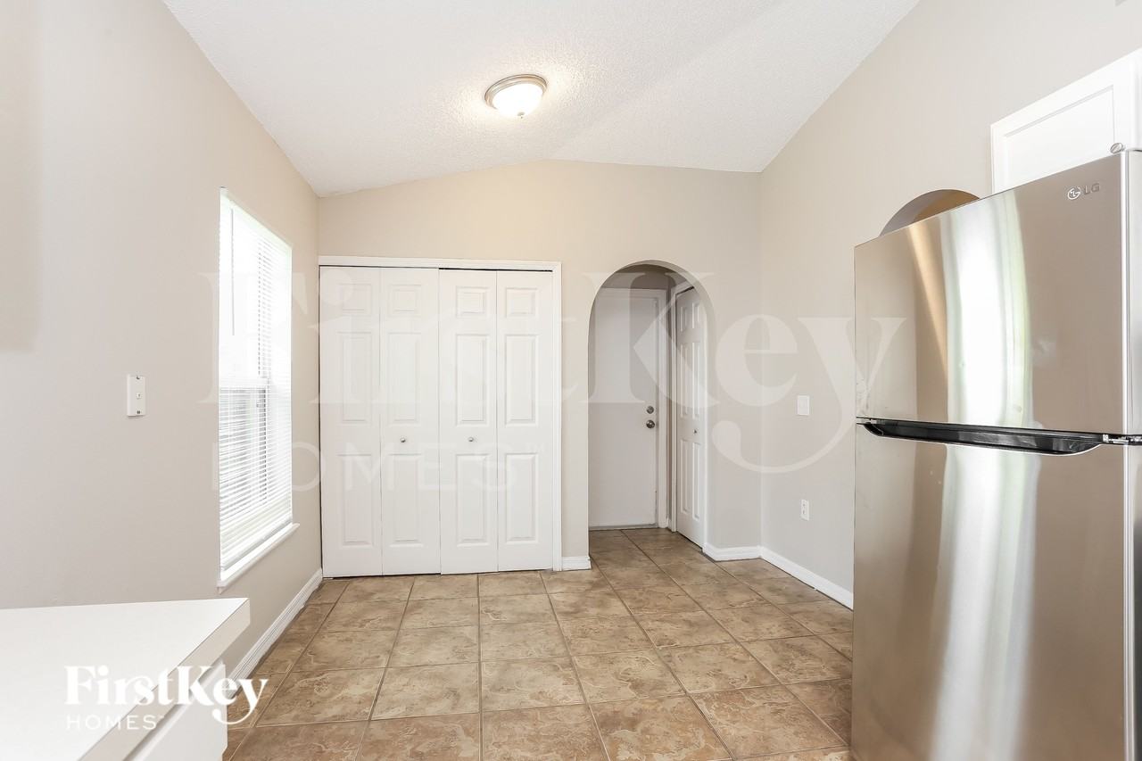 8113 Misty Meadows Ct N - Photo 7 of 16