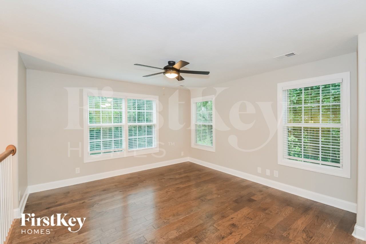 450 Galvin Dr - Photo 3 of 16