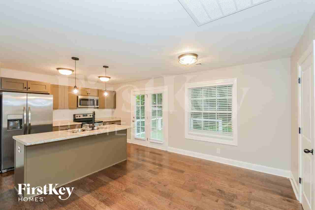 450 Galvin Dr - Photo 4 of 16