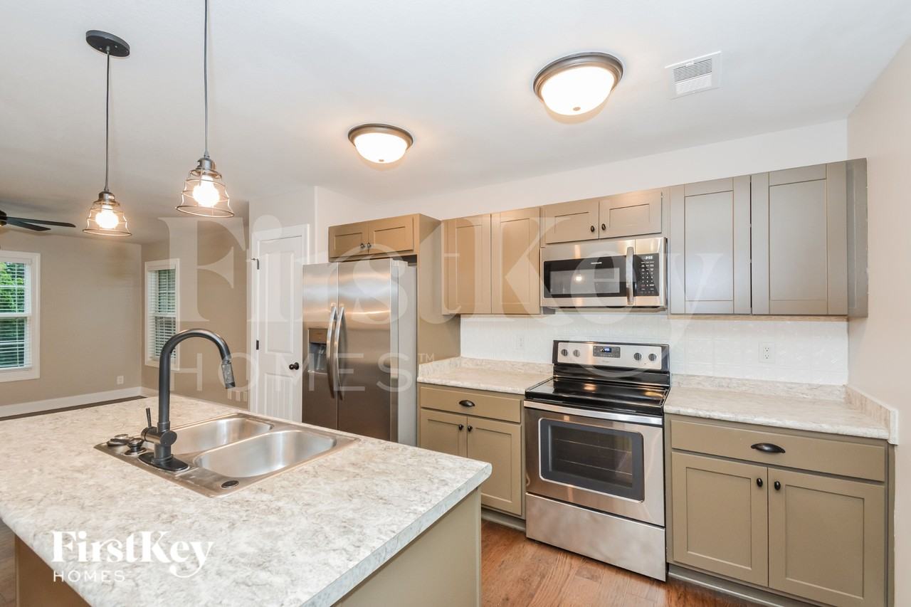 450 Galvin Dr - Photo 5 of 16