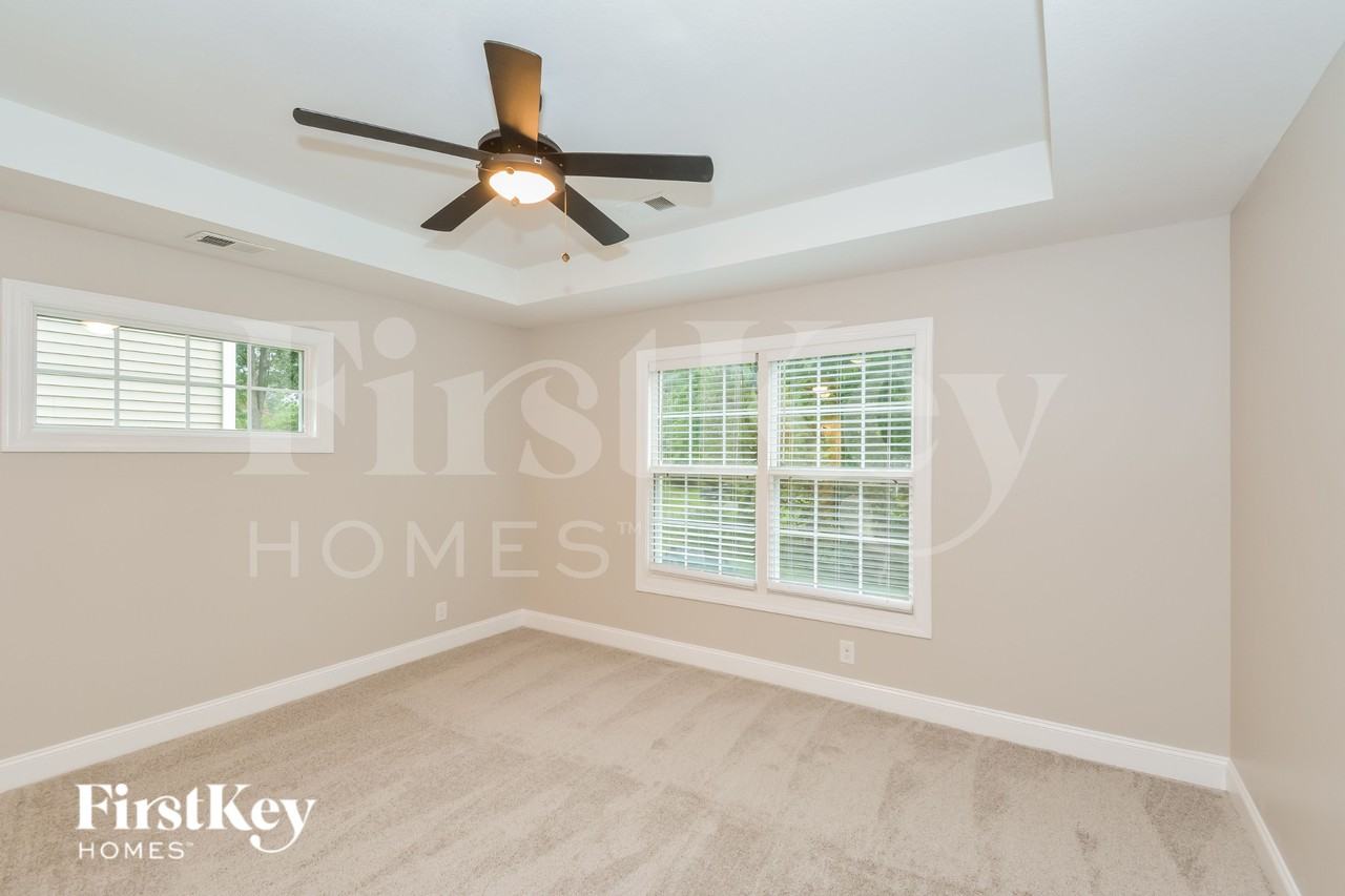 450 Galvin Dr - Photo 6 of 16