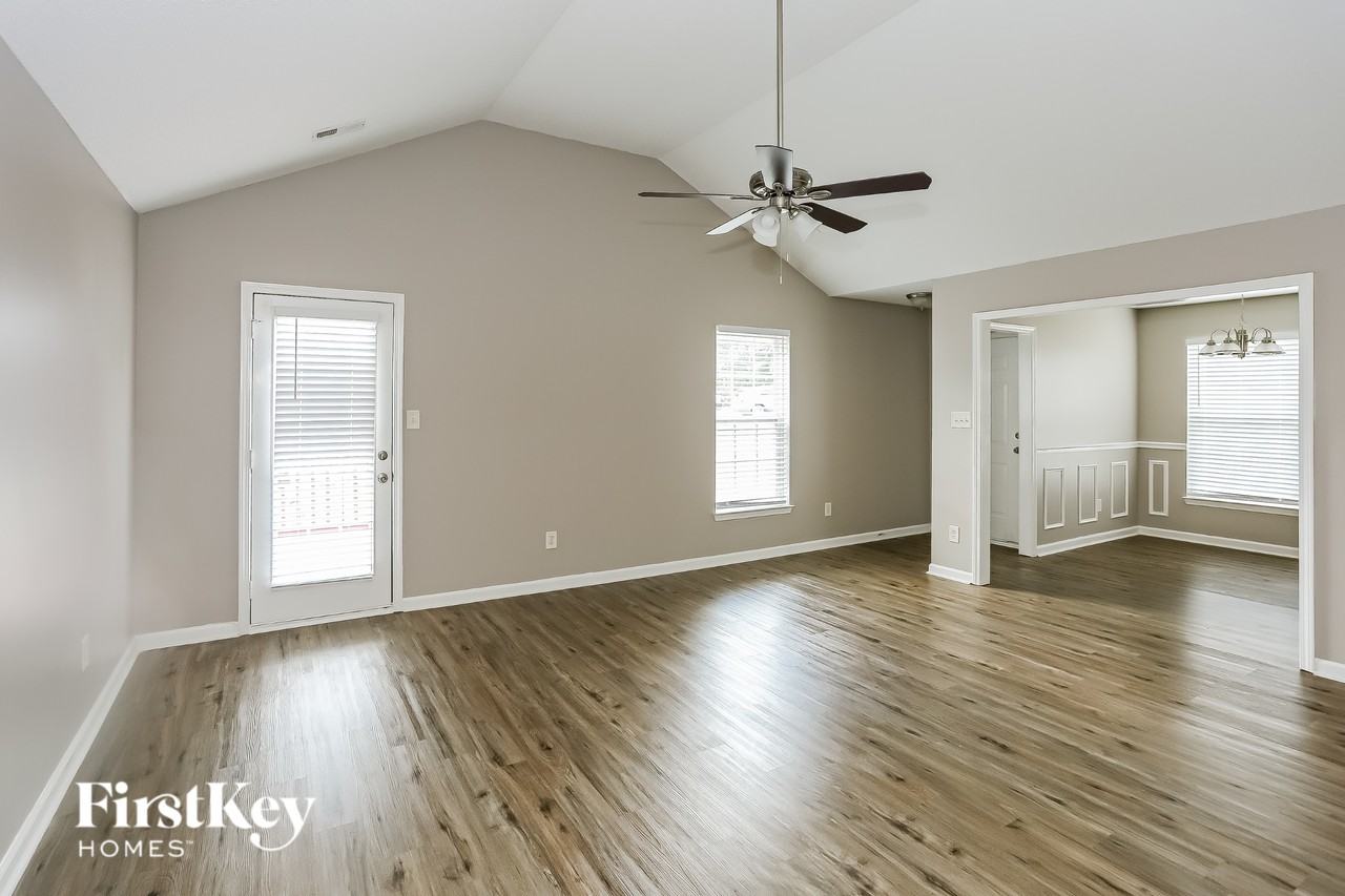 933 Milkwood Ln - Photo 5 of 15