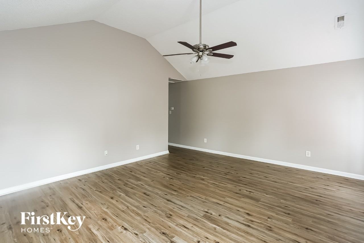933 Milkwood Ln - Photo 7 of 15