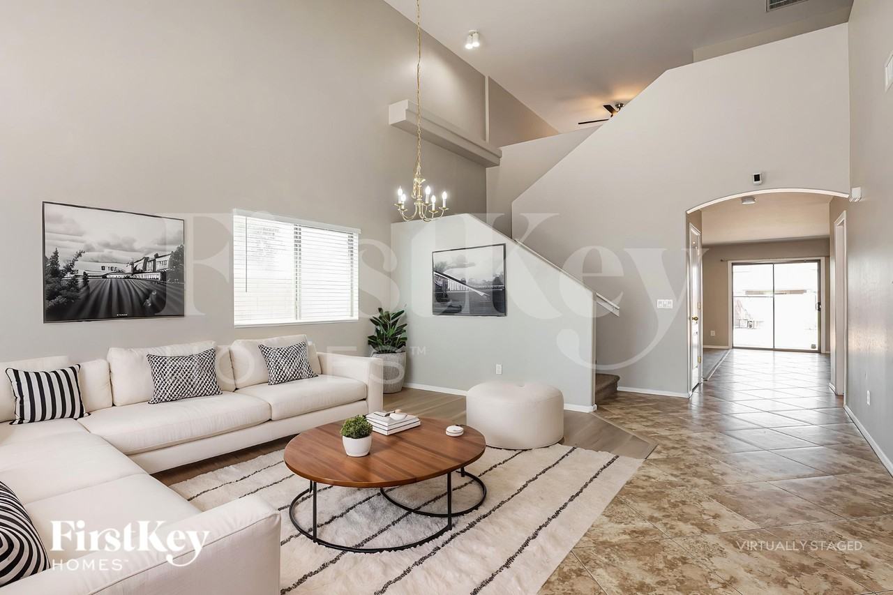 3256 W Huntington Dr - Photo 3 of 19