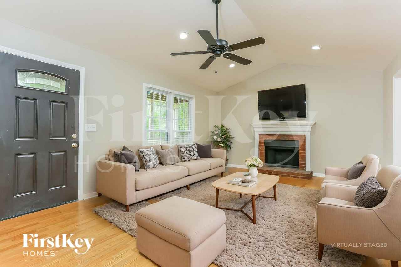 5395 Telford Ct - Photo 3 of 18