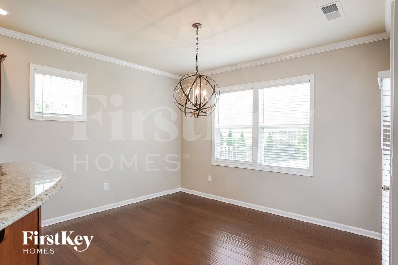 175 Heathwood Dr - Photo 5 of 15