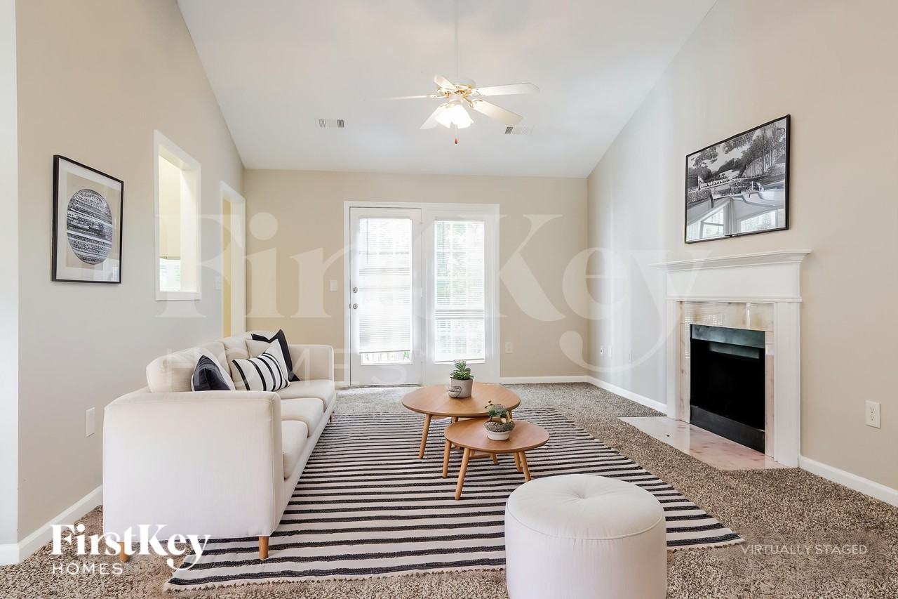 1046 Preserve Ln - Photo 4 of 18