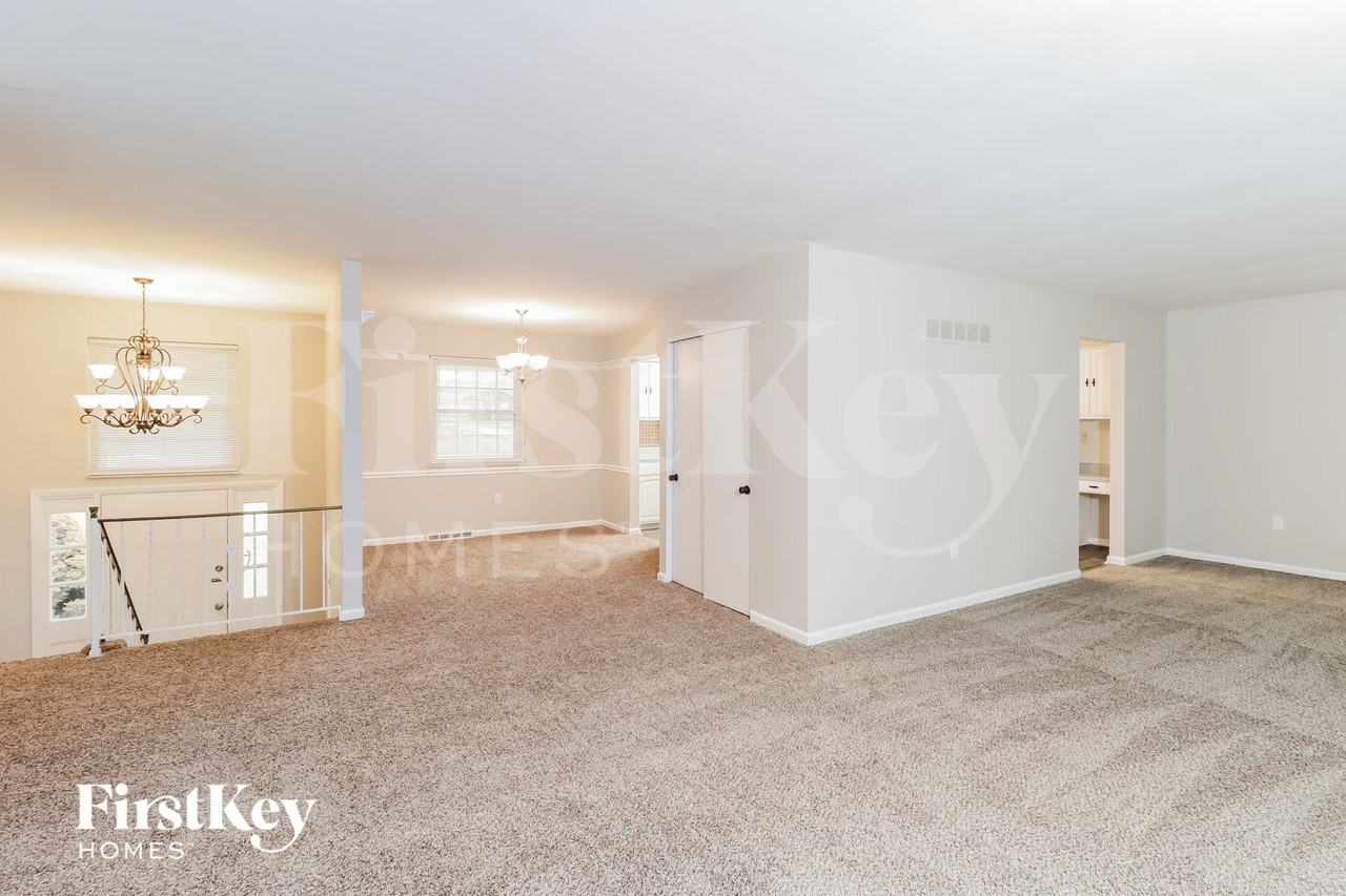 7169 Woodland Cir - Photo 4 of 15