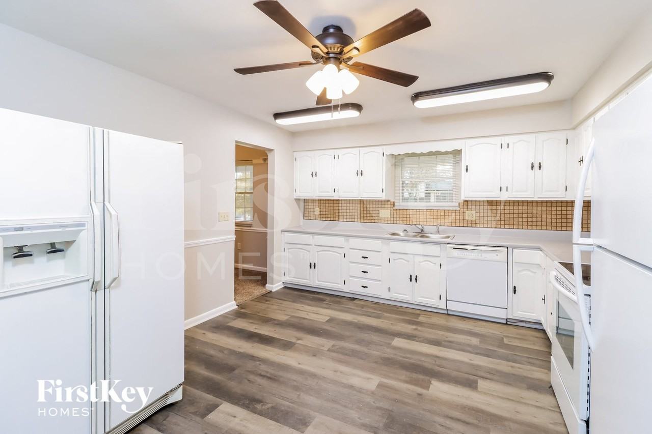 7169 Woodland Cir - Photo 5 of 15