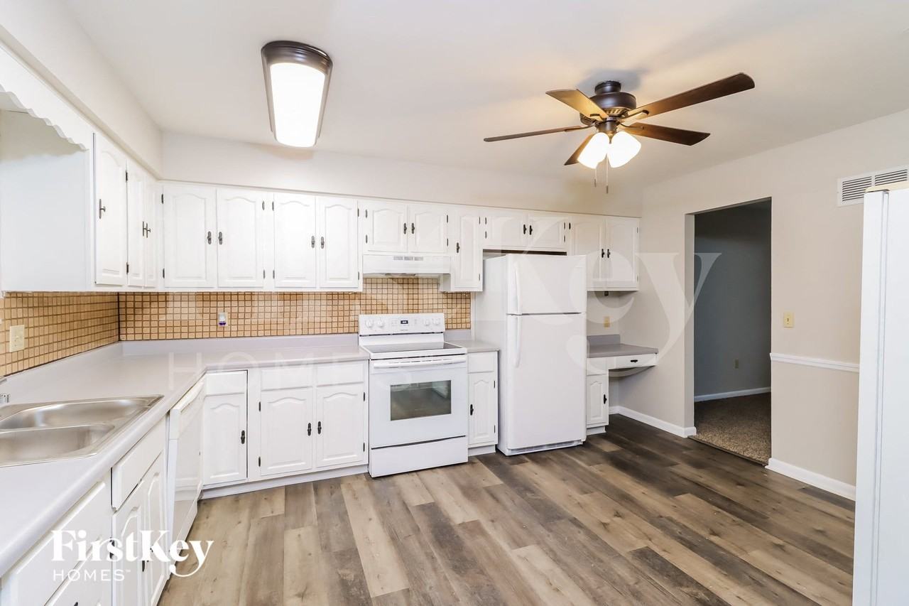7169 Woodland Cir - Photo 6 of 15