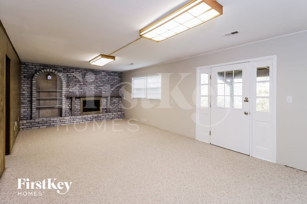 7169 Woodland Cir - Photo 7 of 15