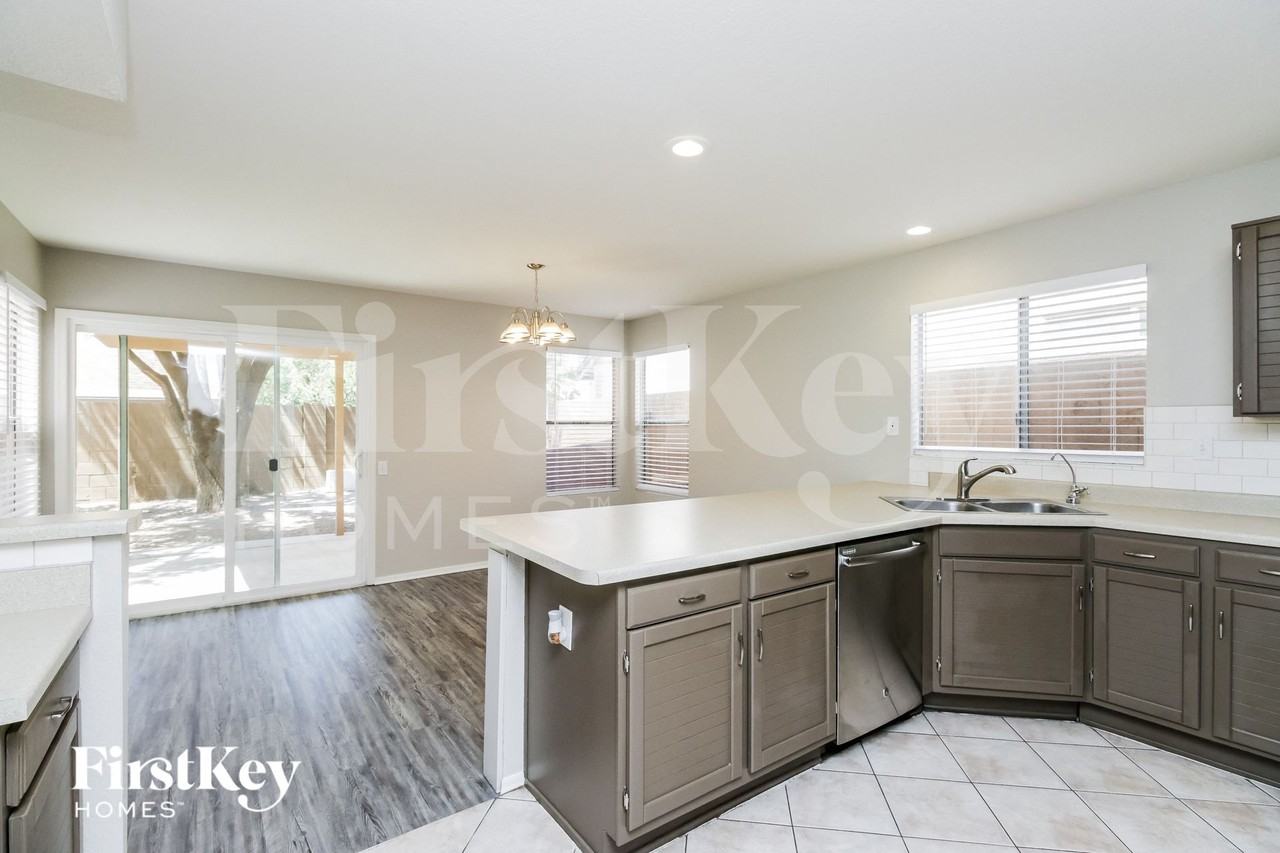 5074 W Jupiter Way - Photo 5 of 16