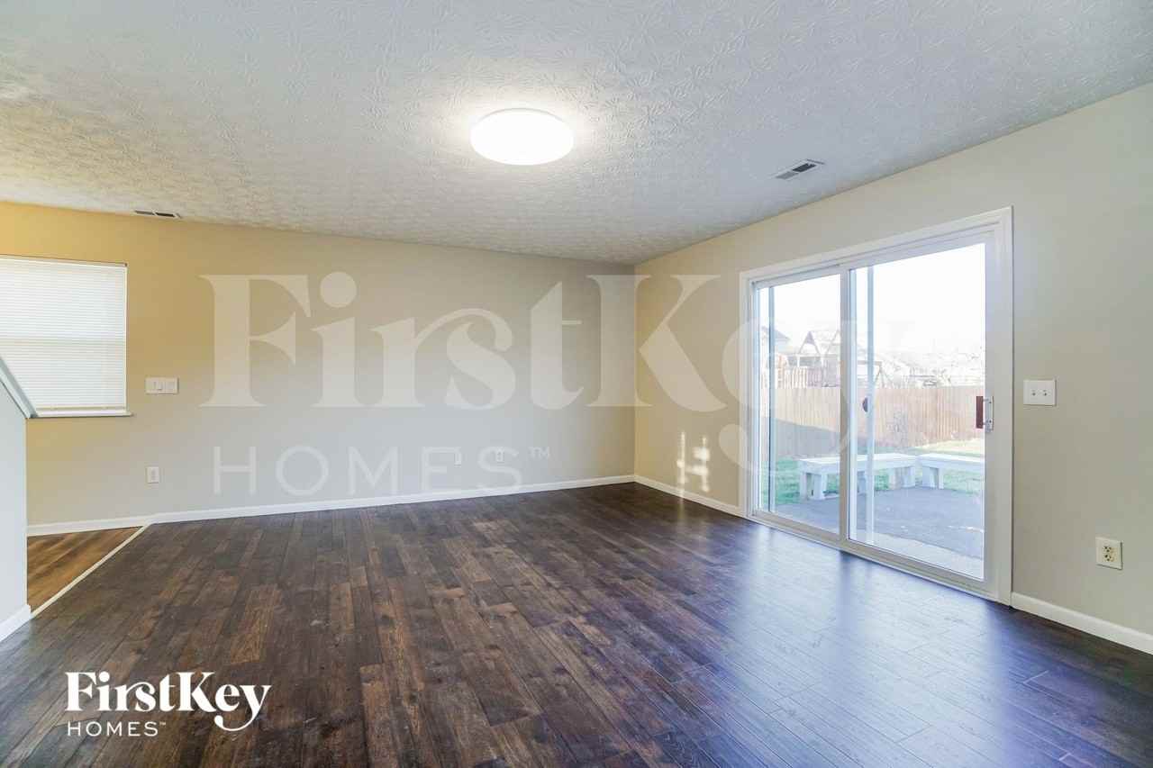 261 Inah Ave - Photo 3 of 14