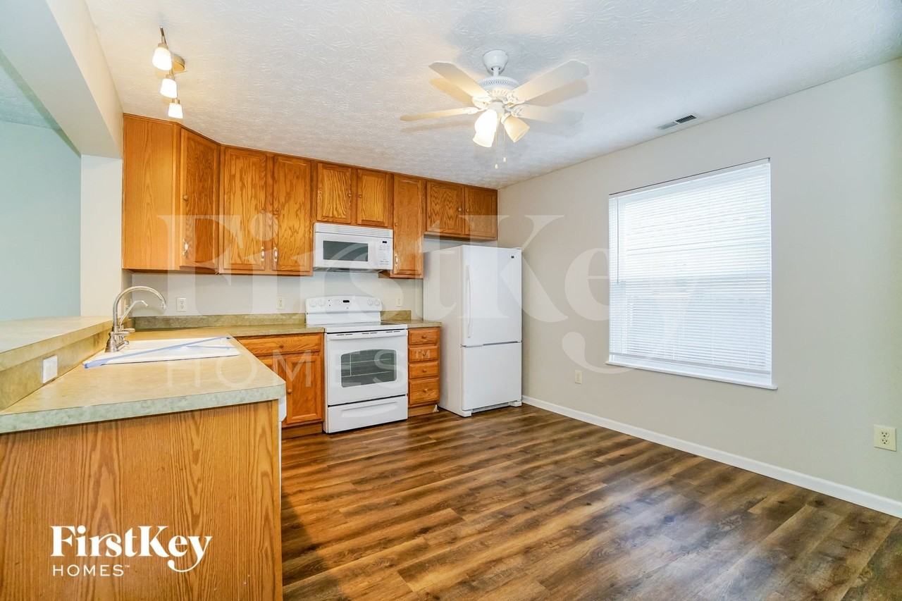 261 Inah Ave - Photo 4 of 14