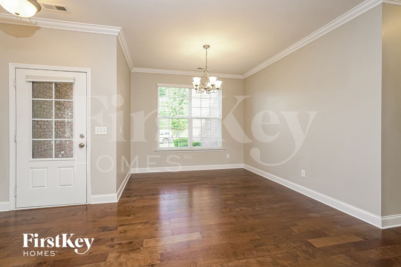 1643 Ashmead Ln - Photo 4 of 19