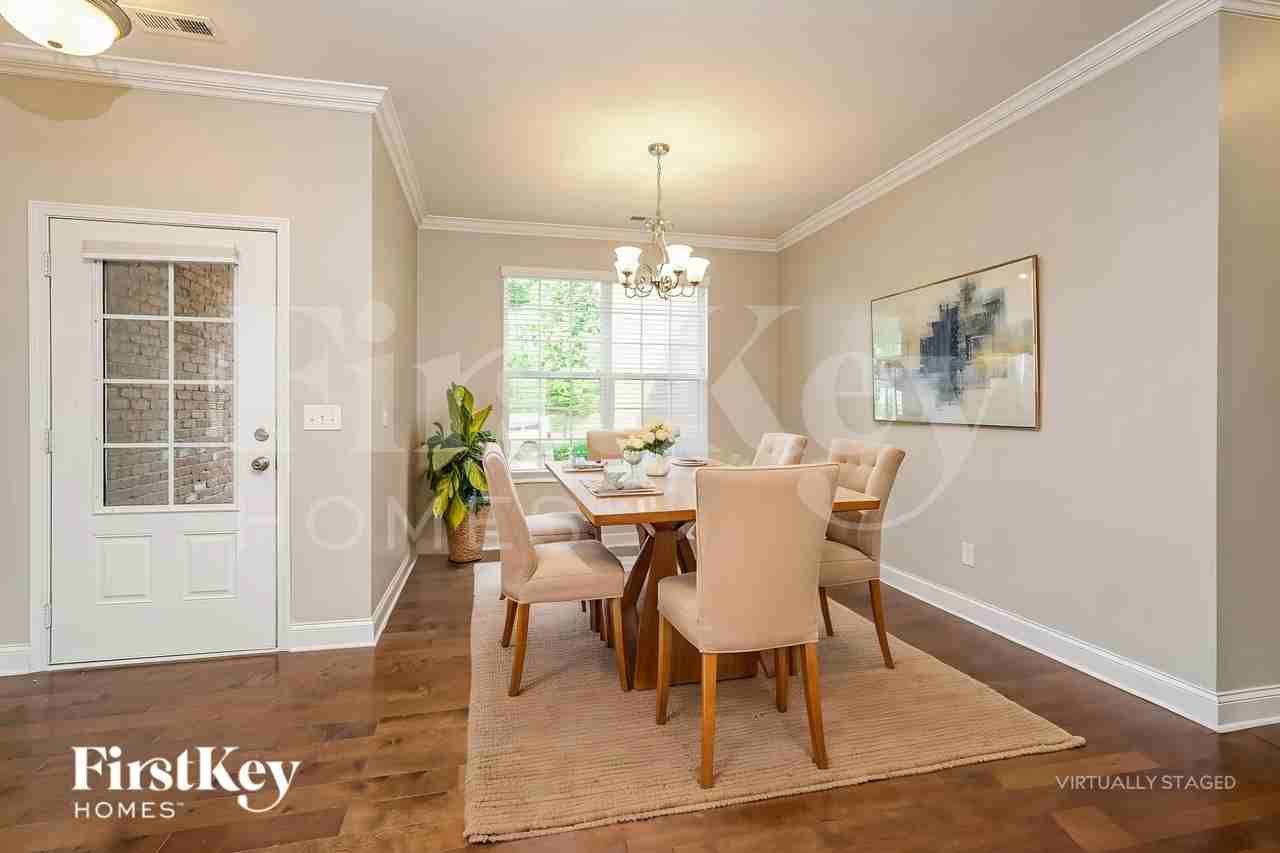 1643 Ashmead Ln - Photo 5 of 19