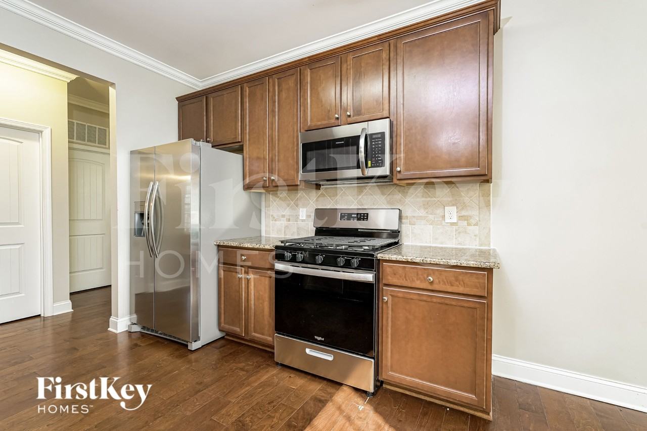 1643 Ashmead Ln - Photo 6 of 19