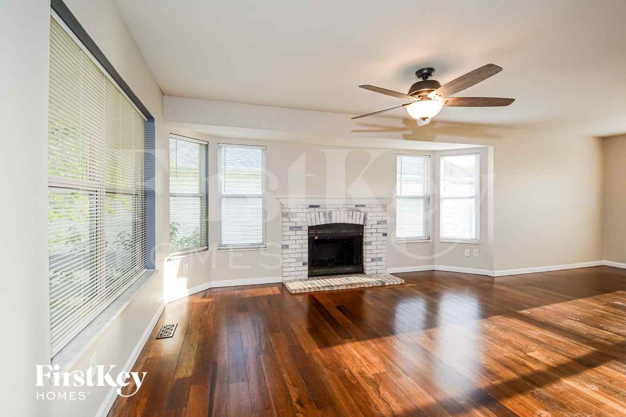 2501 Shiva Ct - Photo 2 of 15
