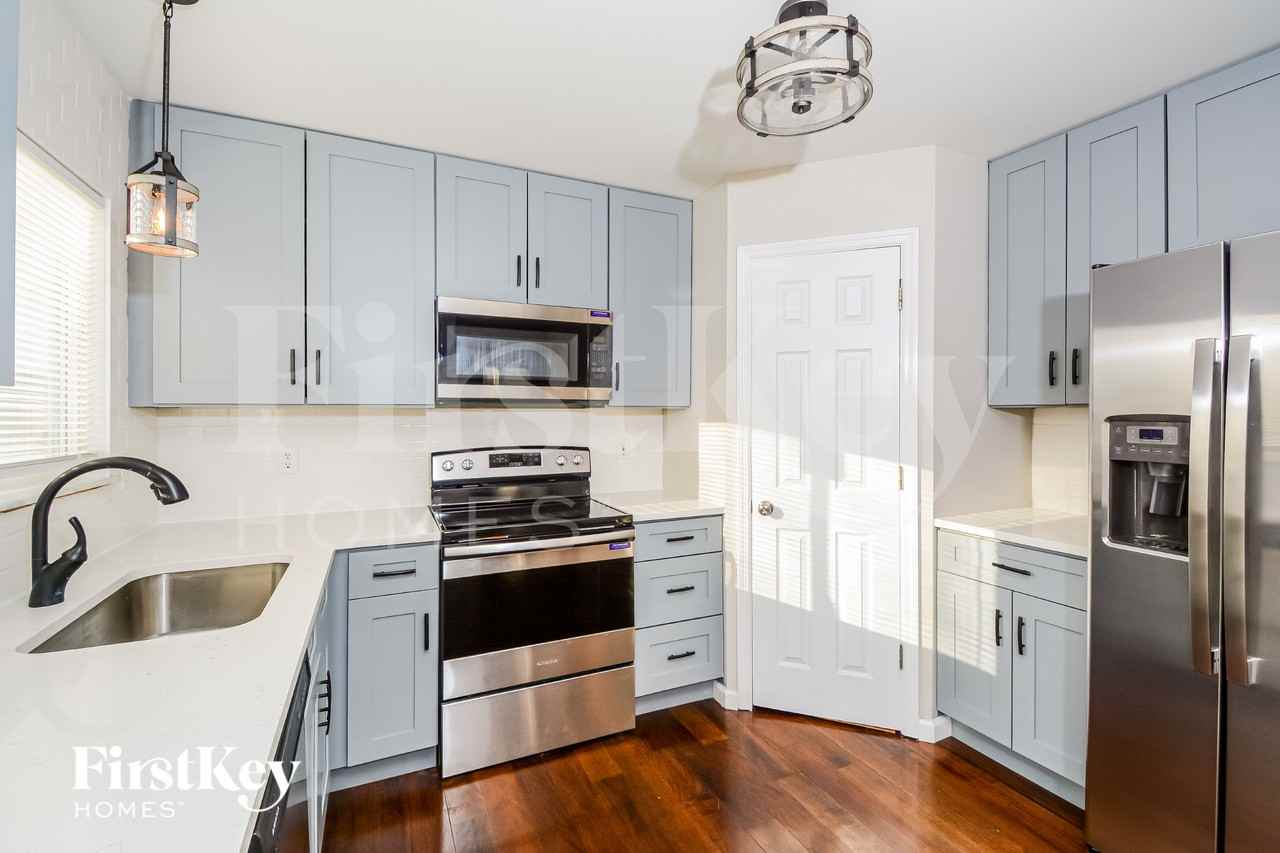 2501 Shiva Ct - Photo 6 of 15