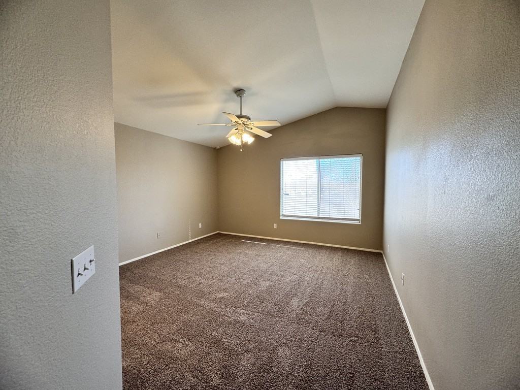 10453 N 76th Dr - Photo 5 of 47