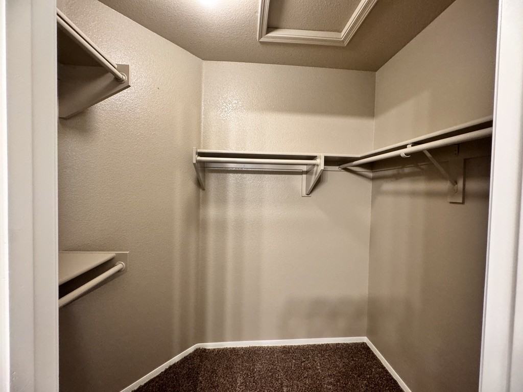 10453 N 76th Dr - Photo 7 of 46