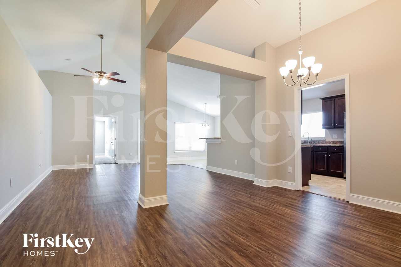 14503 Dunrobin Dr - Photo 3 of 15