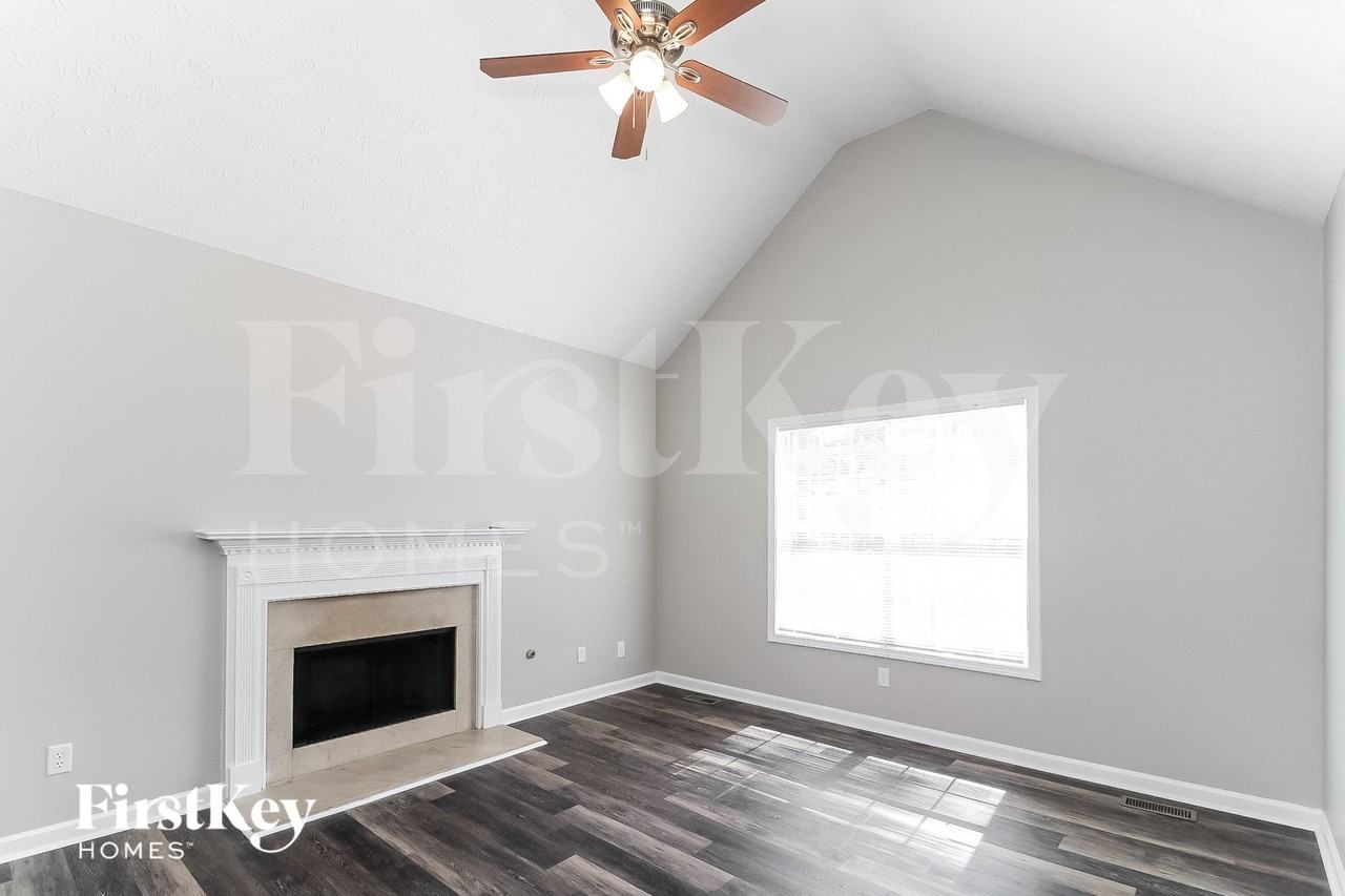 142 N Springs Dr - Photo 3 of 15