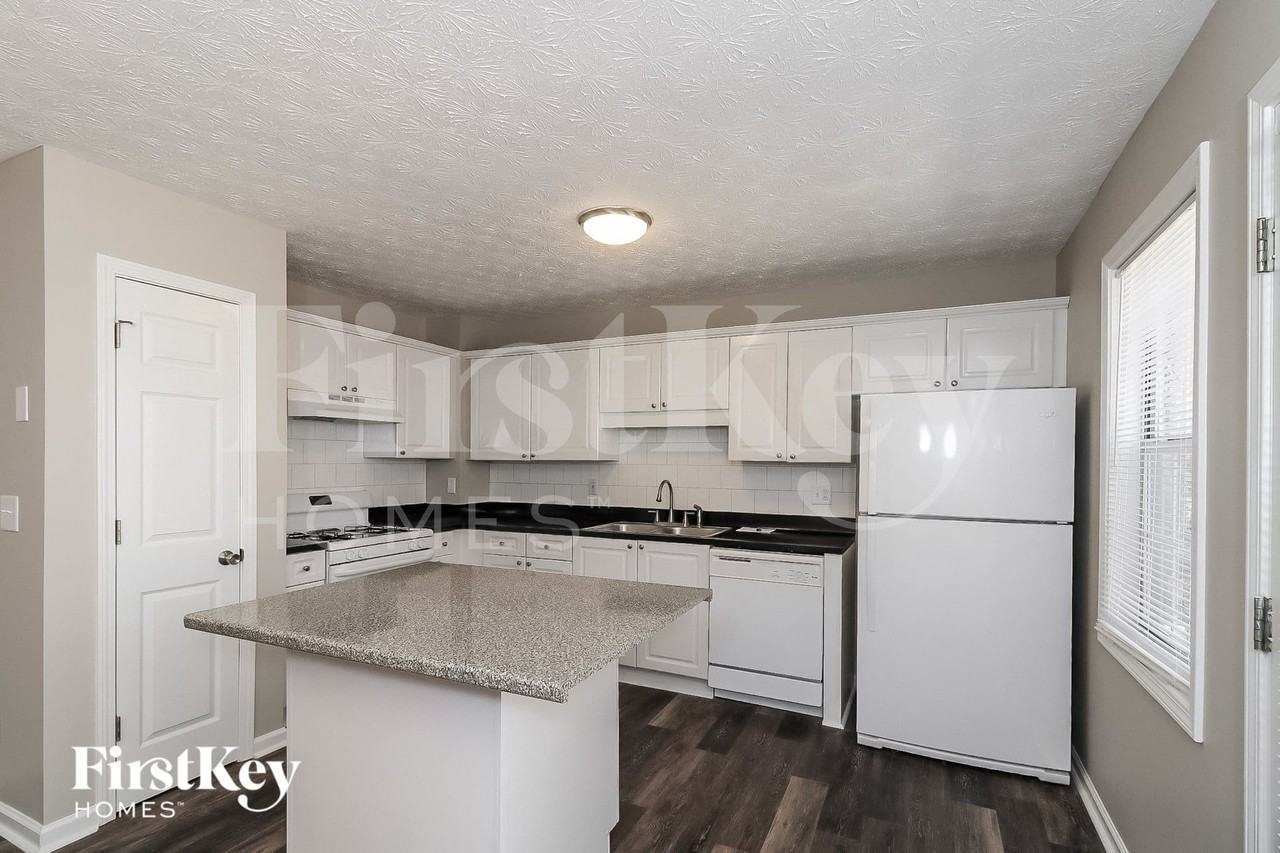 142 N Springs Dr - Photo 5 of 15