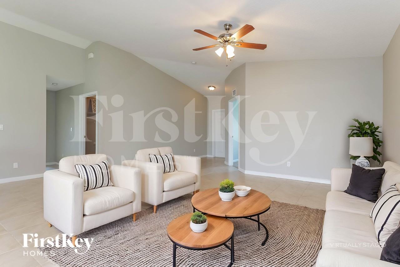 991 Sw Dubois Ave - Photo 4 of 19