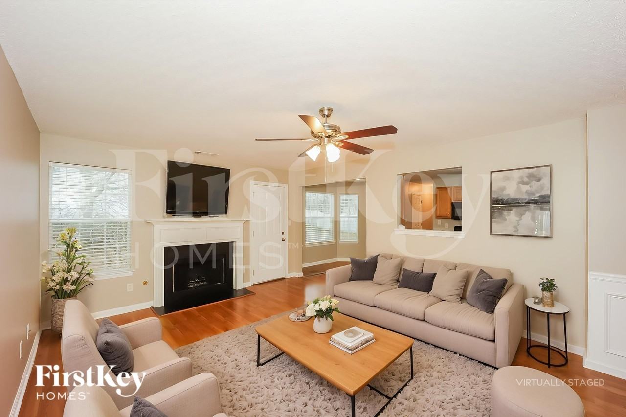 980 Brisley Cir - Photo 4 of 18