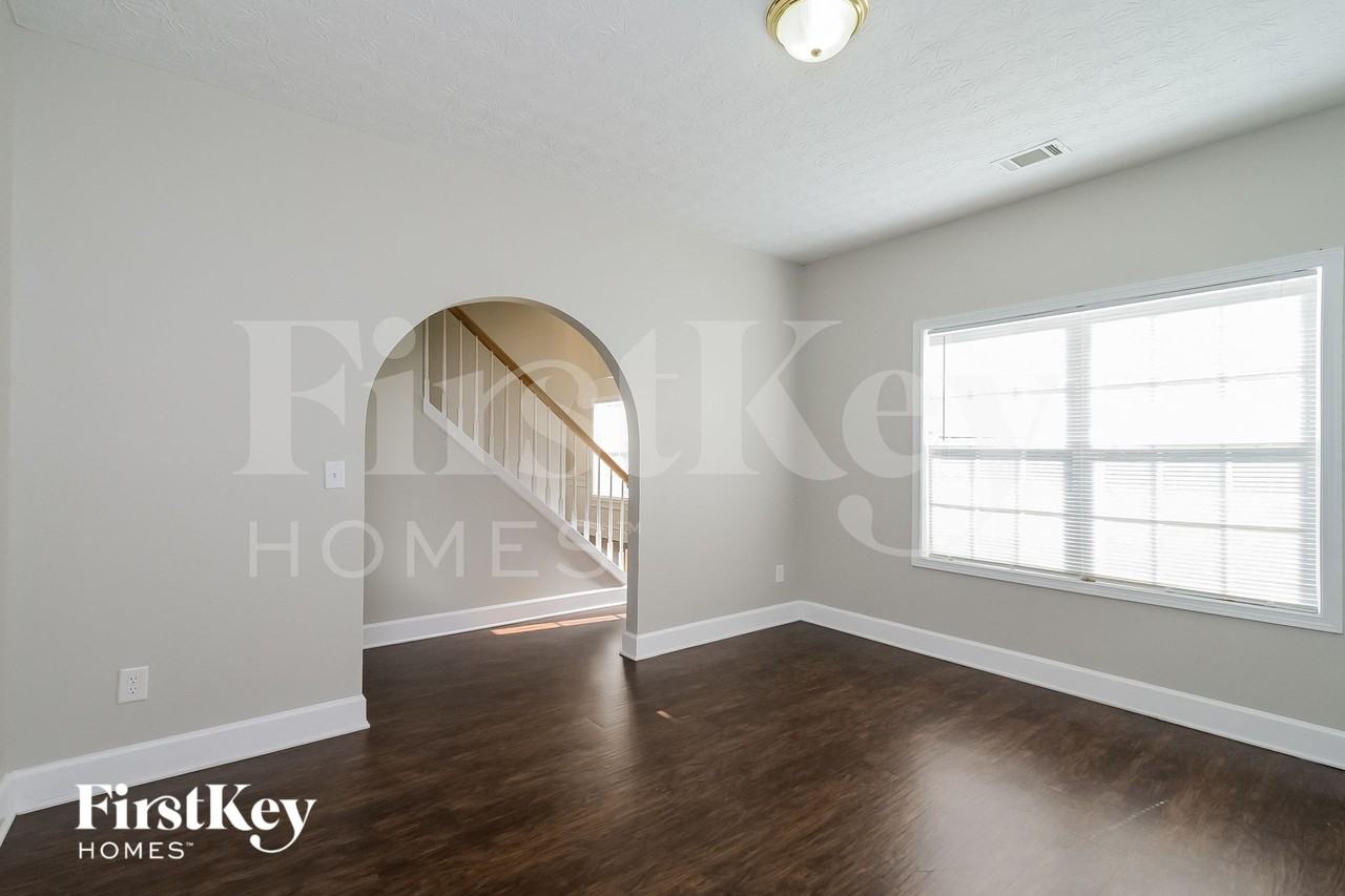 915 Midway Rd - Photo 2 of 15