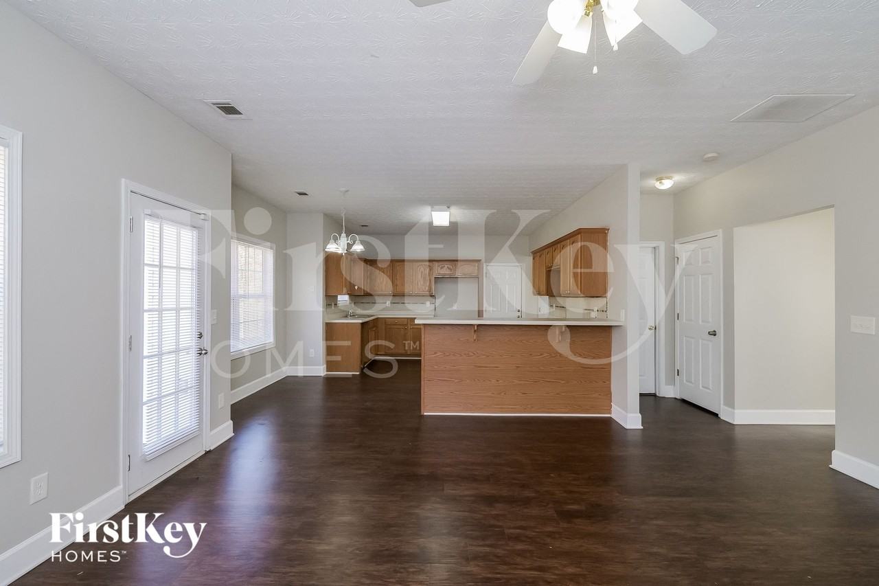 915 Midway Rd - Photo 3 of 15
