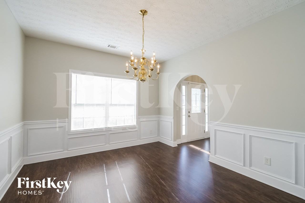 915 Midway Rd - Photo 5 of 15