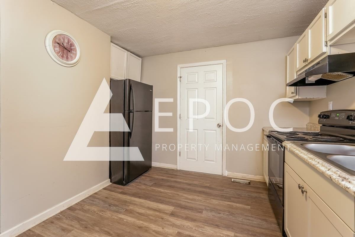 1310 Phipps Ave - Photo 5 of 15