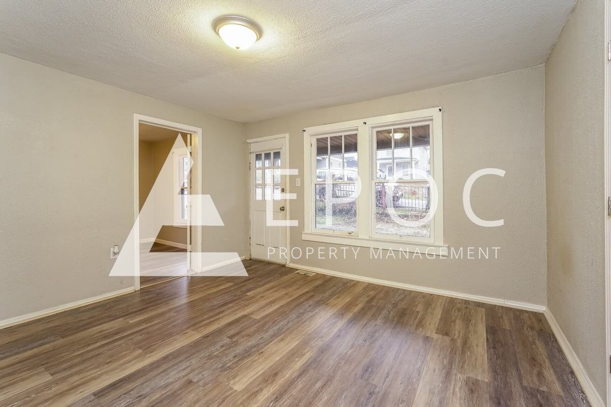 1310 Phipps Ave - Photo 6 of 15