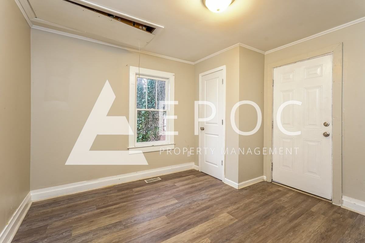 1310 Phipps Ave - Photo 7 of 15