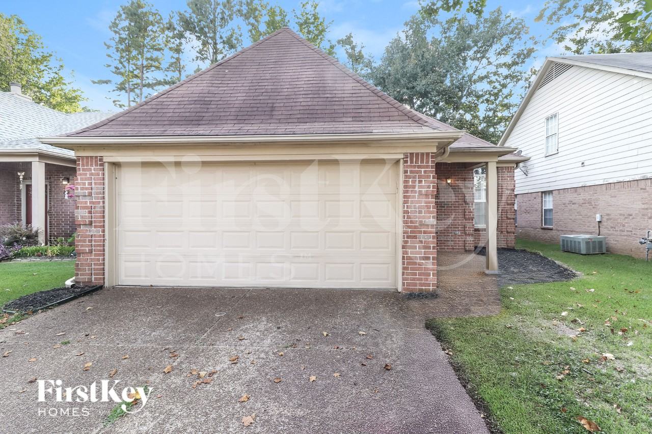 865 Abbey Grove Ln