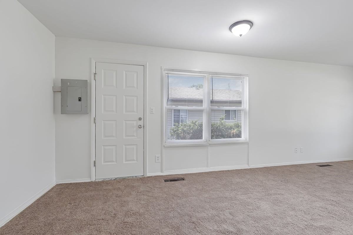 7399 Wollam Ave - Photo 4 of 50
