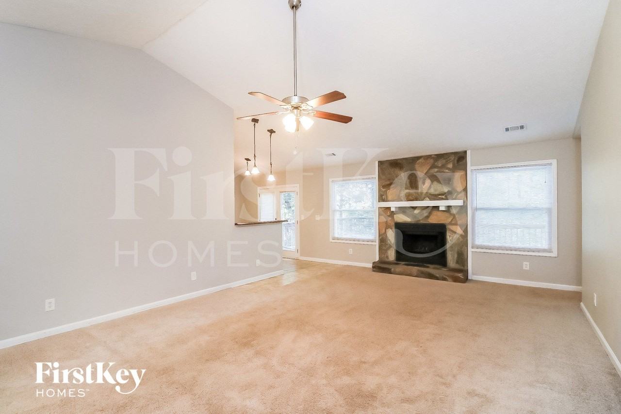 824 Riverstone Ln - Photo 3 of 15